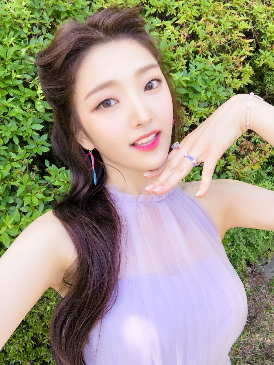 Park Soeun wearing purple  | a very necessary thread #Weeekly  #위클리  #ParkSoeun  #박소은  #Soeun  #소은  @_Weeekly