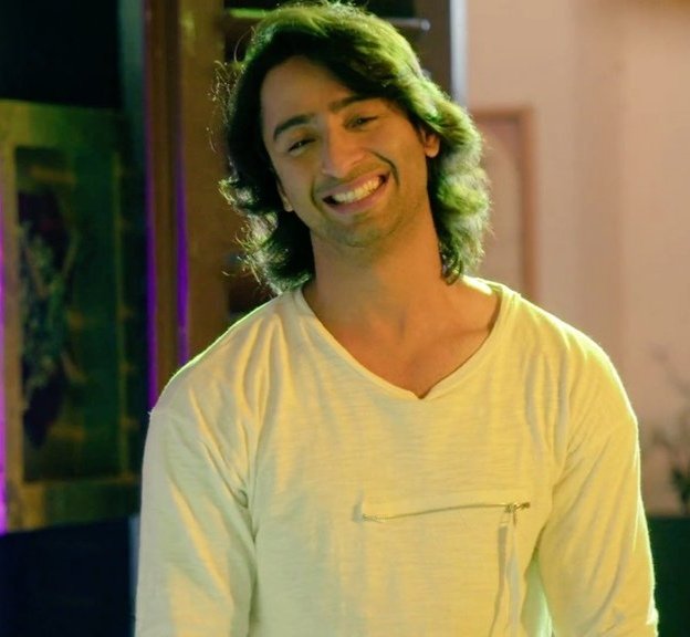 Gradually we were understanding Abir from the core of heart. Now he has become a part of our daily life. He taught us many life motivational lessons. Like "Agar life main 1% bhi chances ho na toh woh lena chaiye "  @Shaheer_S #ShaheerSheikh  #ShaheerAsAbir  #YRHPKHits300