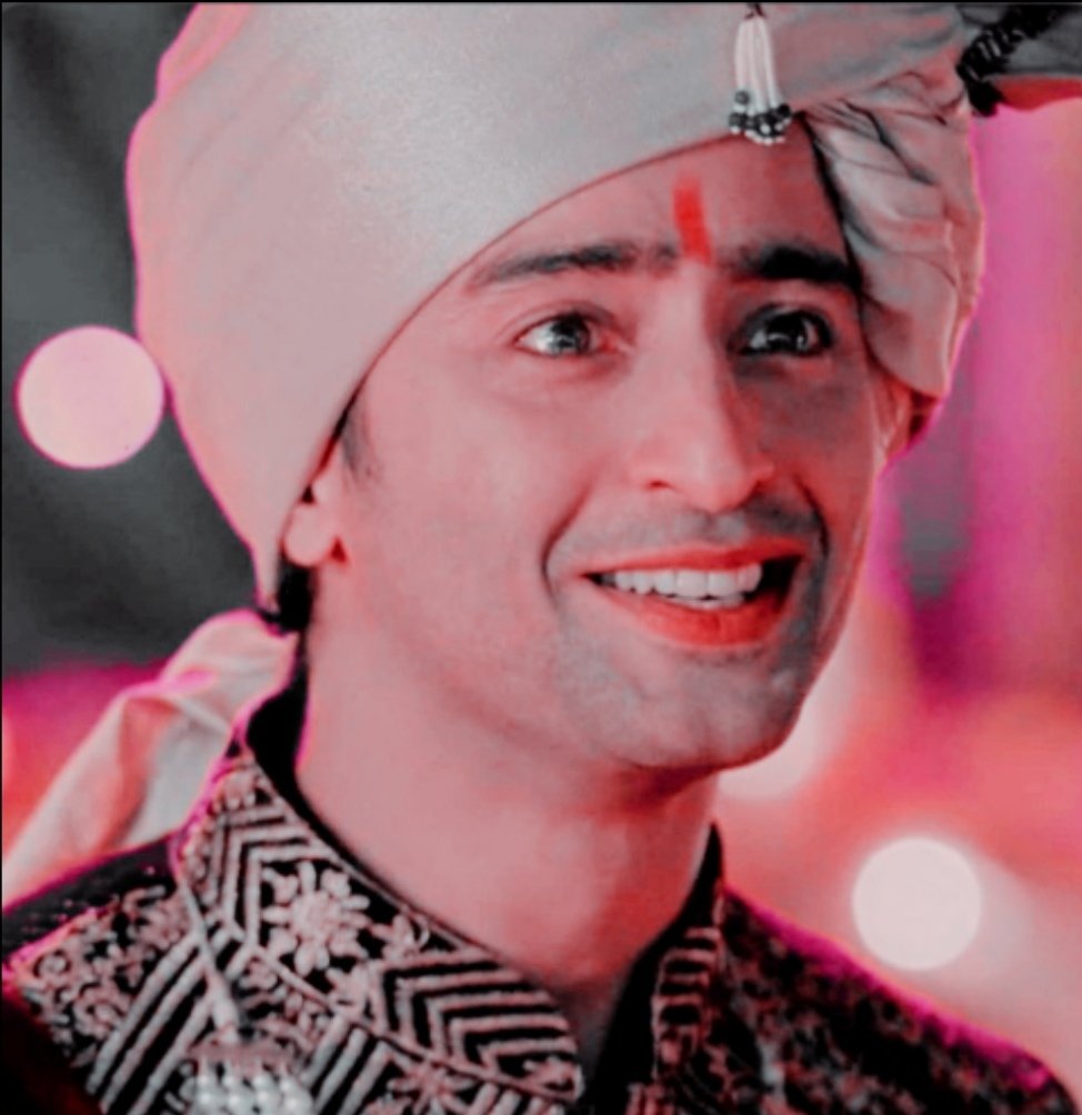 Abir always takes stand for the right.. For this if sometimes he has to go against his whole family he do.. An ideal, perfect boy whom every girl wants as a life partner   #ShaheerSheikh  #ShaheerAsAbir  #YRHPKHits300