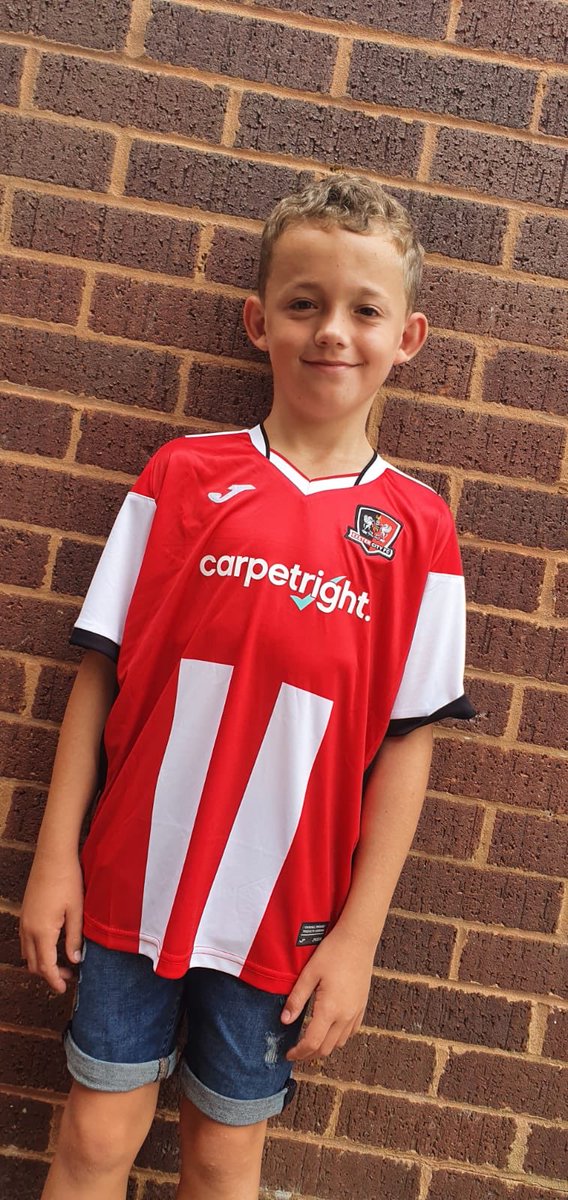 anth_ecfc's tweet image. 🇫🇷 cancelled when we were suppose to be going this evening . At least a new shirt can put a smile on his face after not being able to go on holiday #thanksMum #modelinthemaking 🤣 @OfficialECFC