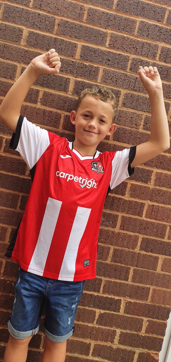 anth_ecfc's tweet image. 🇫🇷 cancelled when we were suppose to be going this evening . At least a new shirt can put a smile on his face after not being able to go on holiday #thanksMum #modelinthemaking 🤣 @OfficialECFC