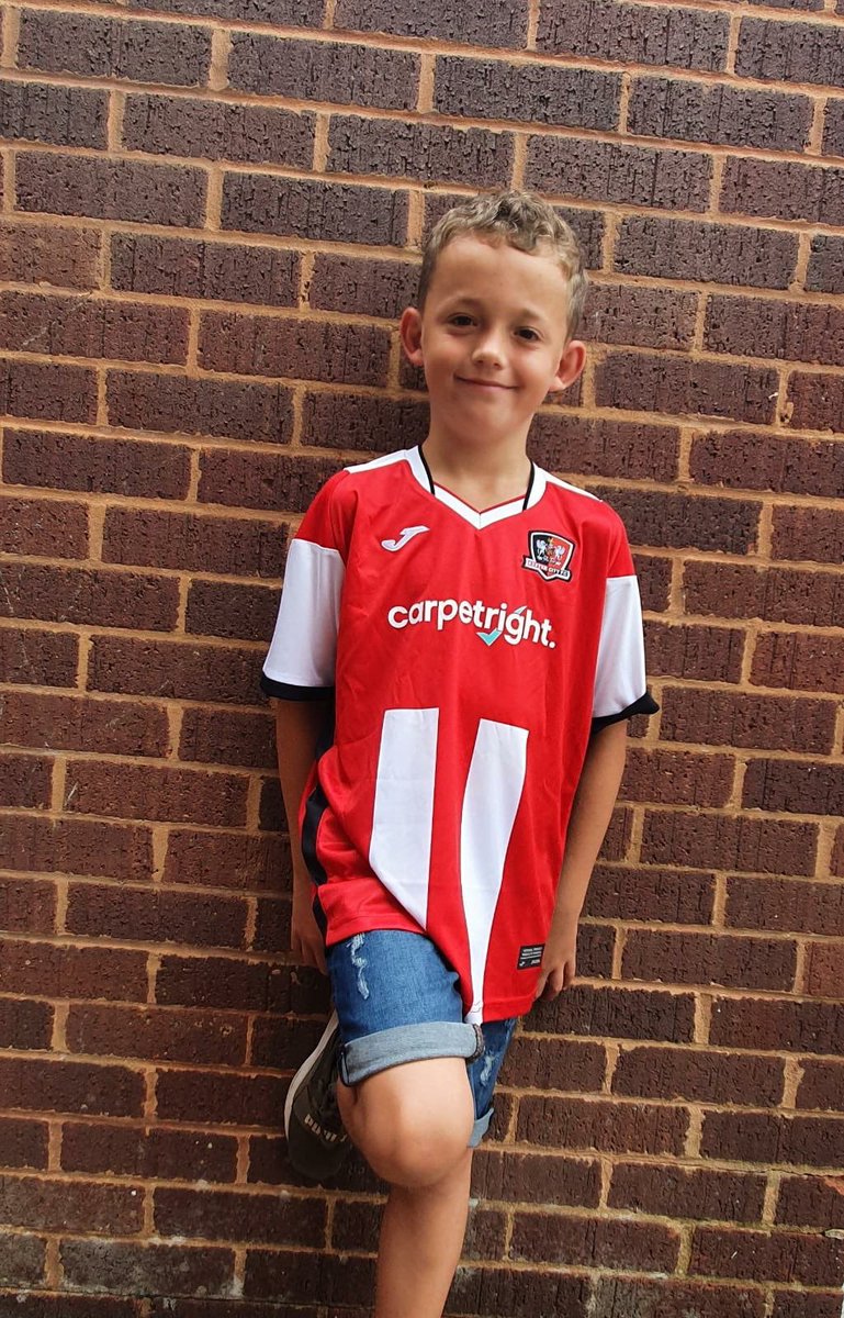 anth_ecfc's tweet image. 🇫🇷 cancelled when we were suppose to be going this evening . At least a new shirt can put a smile on his face after not being able to go on holiday #thanksMum #modelinthemaking 🤣 @OfficialECFC