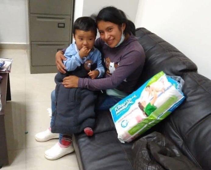 GabyCoutino's tweet photo. #Chiapas La @FGEChiapas y el fiscal @JorgeLlavenAbar se anotan un éxito: localizan sano y salvo en una comunidad de #Cintalapa al niño #DylanEsaú luego de 44 días de intensa búsqueda cuando fue sustraído en #Merposur de #SanCristóbalDeLasCasas. El menor, ya se encuentra en casa https://t.co/xk6Pqc47y3