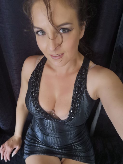 Vous aimez cette tenue ? https://t.co/sIMKUL3Jkk