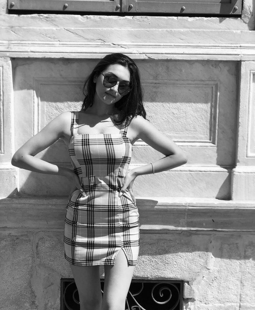 Her gün teker teker katlediliyoruz. Artık isimler değil insanlar yaşasın. 
17 yaşında gencecik bir kadın öldürülüyorsa ve bu erkek arkadaşının evinde olduğu için normal karşılanıyorsa lanet olsun böyle zihniyete  #duyguicinadalet