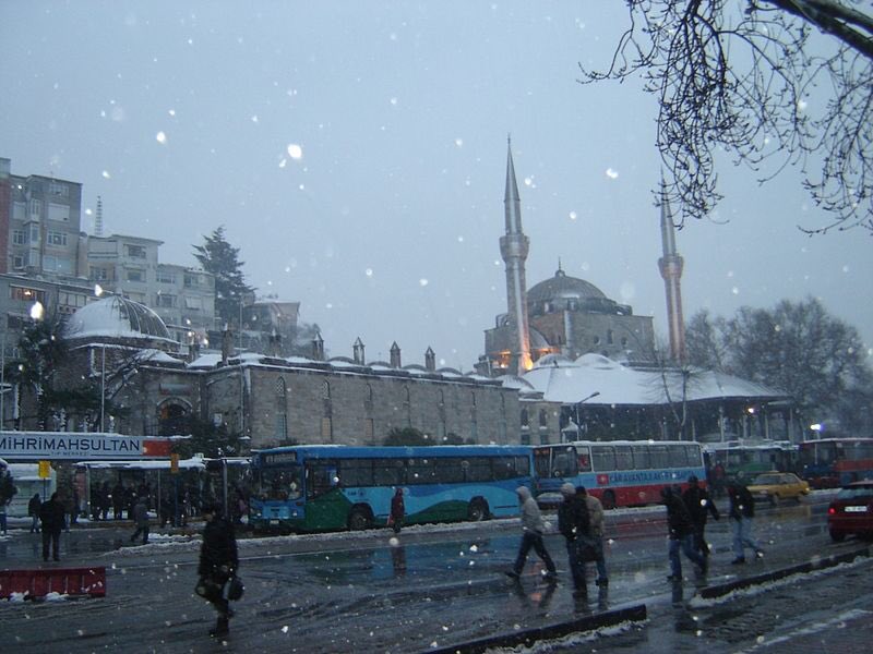 Mihrimah Sultan Camii est une mosquée d’Istanbul. Elle porte le nom de la fille de Soliman le Magnifique Hürrem Sultan, la princesse Mihrimah qui a ordonné et financé sa construction. Œuvre de l'architecte impérial Sinan, l'édifice est achevé en 1548.