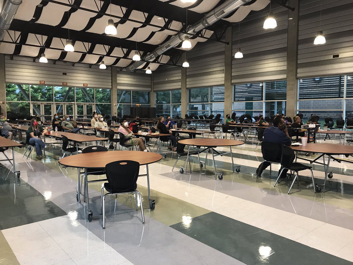 jnovak_julie's tweet photo. Final training for @FSHISD child nutrition and transportation staff today before we start student meal delivery service on Monday. Thank you @BrendaLRodrigu3 and Jesse Sandoval for your leadership! #FSHLimitlessLearning #SocialDistancing https://t.co/vHUn5T5Drj