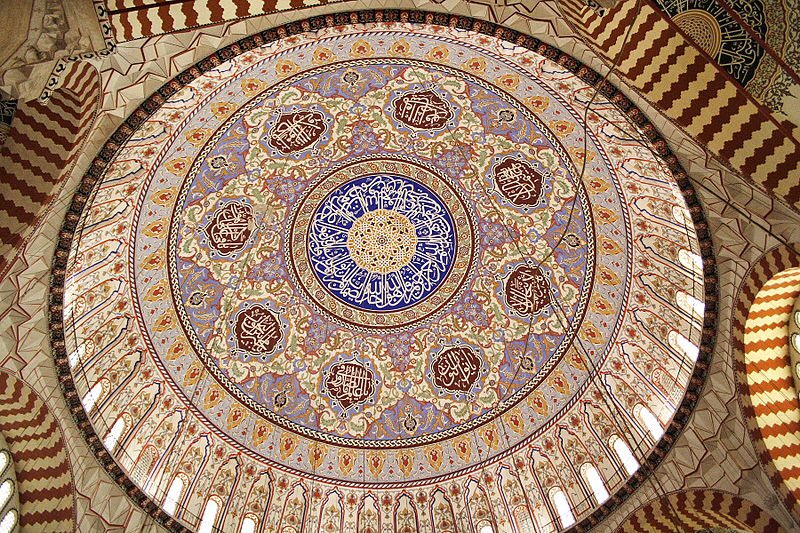 Selimiye Camii est une mosquée située à Edirne. Elle a été commandée par le sultan Selim II, imaginée par l'architecte Sinan. Elle est considérée comme son chef-d'œuvre, ainsi que l'un des chefs-d'œuvre de l'architecture islamique. Elle est d'ailleurs inscrite au Patrimoine