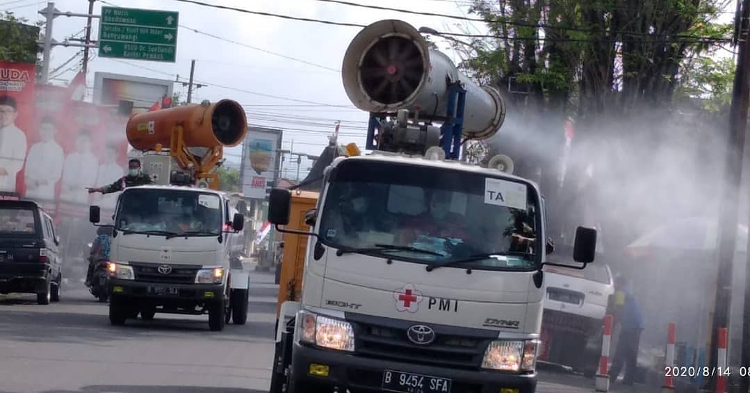 JemberGo's tweet photo. Hujan Disinfektan di Kota Jember, PMI Kerahkan Dua Armada Gunner - https://t.co/16aVr4jrZd

#semprotdisinfektan #gunner #pmi #disinfektan #newnormal
#newnormaljatim https://t.co/rXKa8DQVgZ