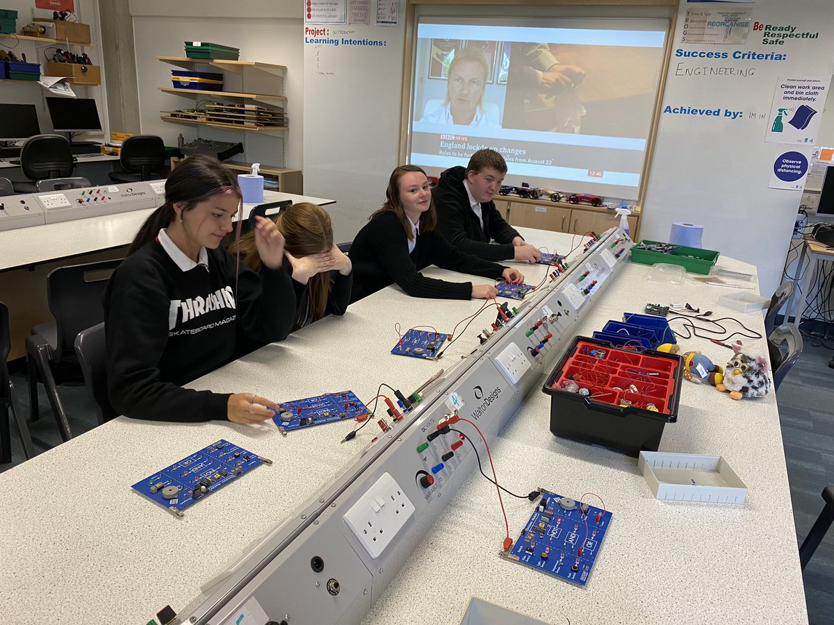FATech_Ed's tweet photo. Welcome back to our S5 Engineers. Who faced a moral dilemma. Ok with dissecting frogs but outrageous for Furbys 🤔 #EthicalEngineers #BioMechanics #DYWpathways #EngineeringScience #FORvalues https://t.co/BsSsfSGdBG