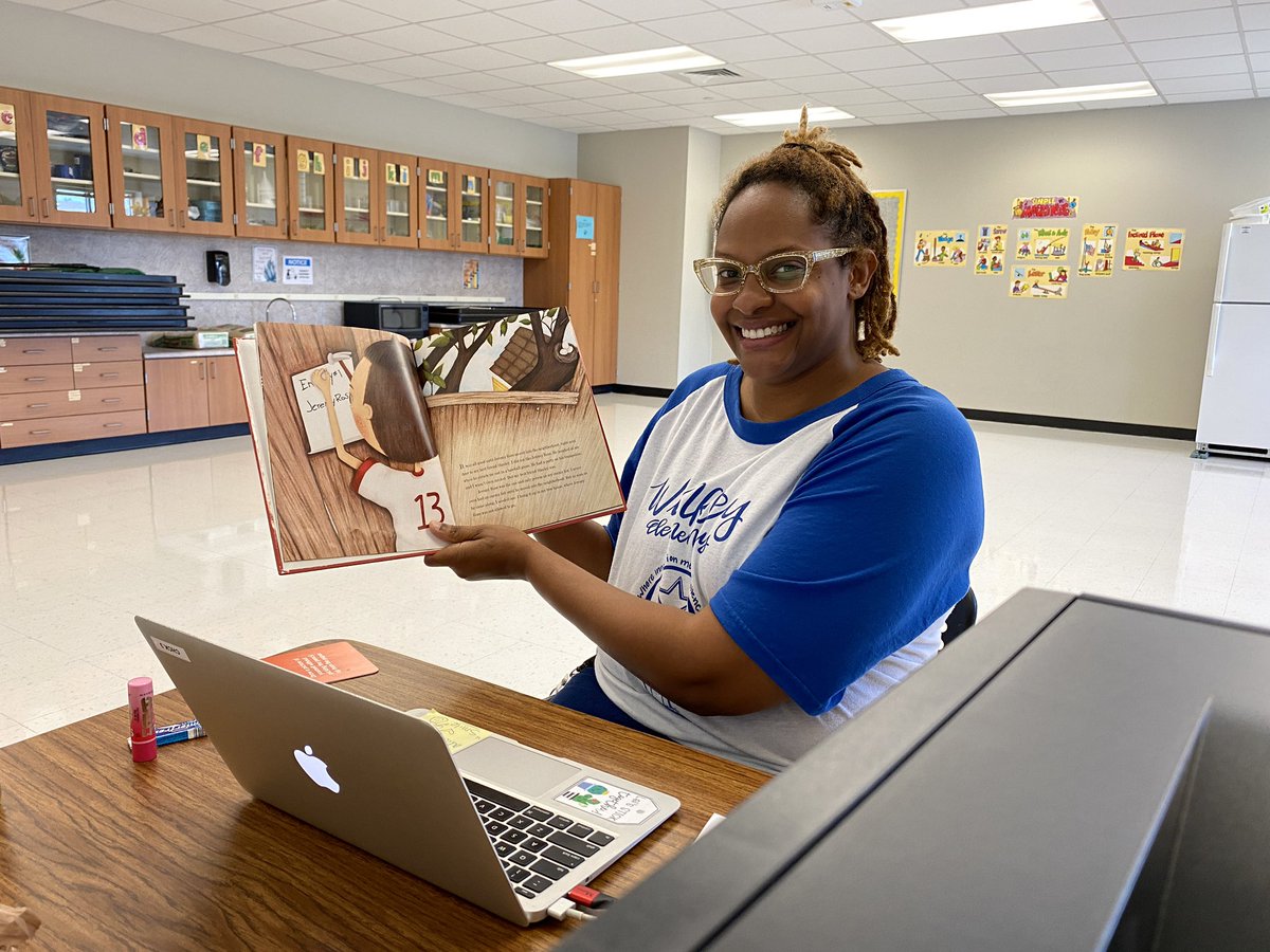 CoreyRyanEdu's tweet image. I didn’t get to @GoNoodle or fist bump anyone, but I did visit with a hard working team of @WinkleyElem third grade teachers and the wonderful @A_RobinsonLib @Camacho_Elem library! “It was weird” but it was school. Appreciate @LeanderISD #launchLISD