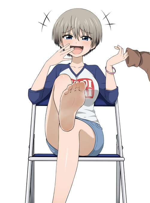 今日は裸足の日みたいですね。
ついさっき知ったので足好きな自分としては何か描いて用意しときたかったんですが描くの遅いので前に描いた宇崎ちゃんとミクちゃんの裸足差分を…😌 