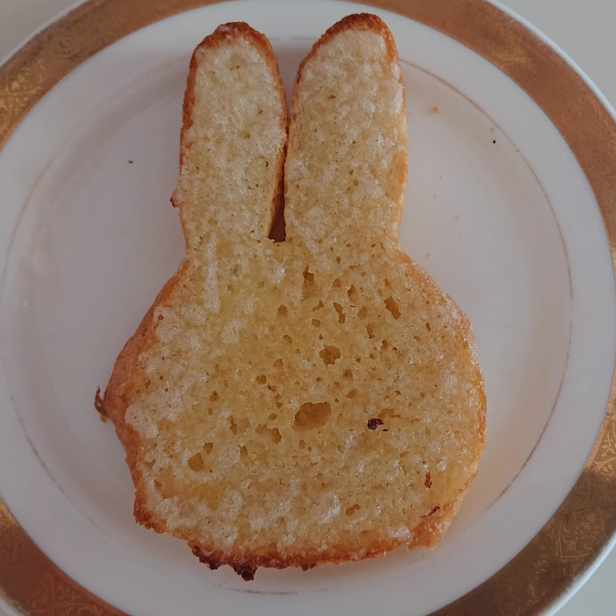 これ↓、絶対おいしいと思ったので、
家にあったミッフィー食パンでチャレンジ✨
やっぱりおいしかった～😋
耳と顔の部分で食感が異なるのも良かった😃
カロリーは気にしな～い笑  