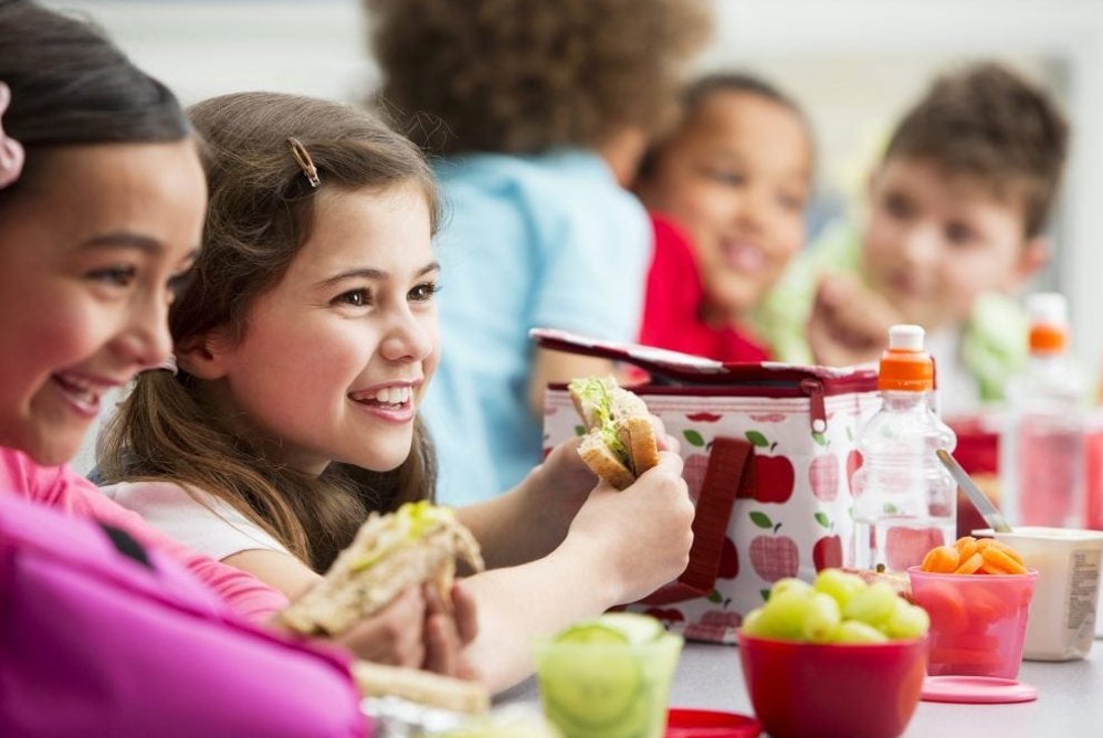 UPDWNY's tweet photo. Lunch time! School lunches may be enticing to your child, but what's the catch? Check out this article that suggests bringing a lunch is better for your child's teeth and your wallet. https://t.co/hmEOpU1Xfe https://t.co/oOoaPuqHHe