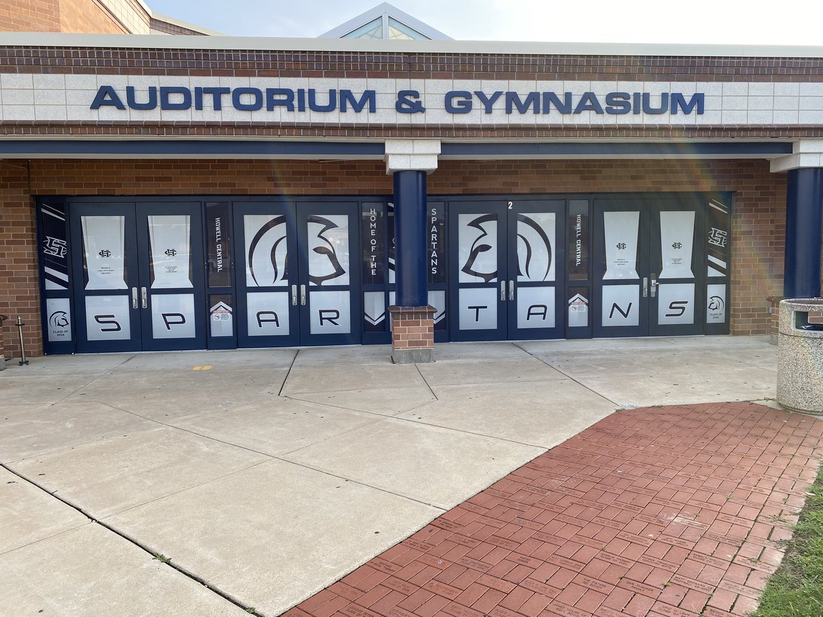 Harris_Mgmt's tweet photo. A HUGE T/Y to the AMAZING #FHCClassOf2020 for the generous graduation gift!!  Some WONDERFUL signage helping us to show off that GREAT #FHCPride https://t.co/hMu3L7D1R6