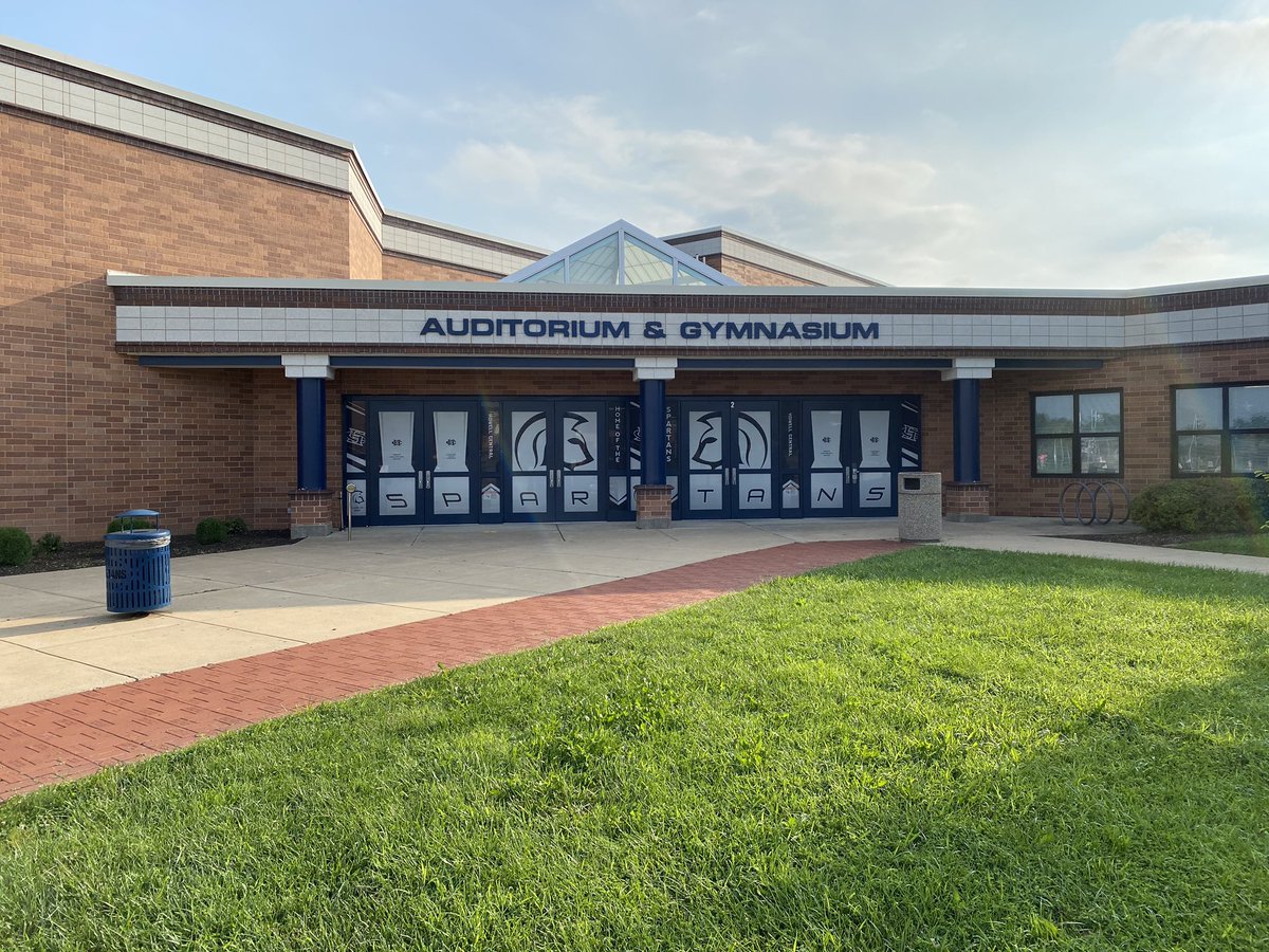 Harris_Mgmt's tweet photo. A HUGE T/Y to the AMAZING #FHCClassOf2020 for the generous graduation gift!!  Some WONDERFUL signage helping us to show off that GREAT #FHCPride https://t.co/hMu3L7D1R6