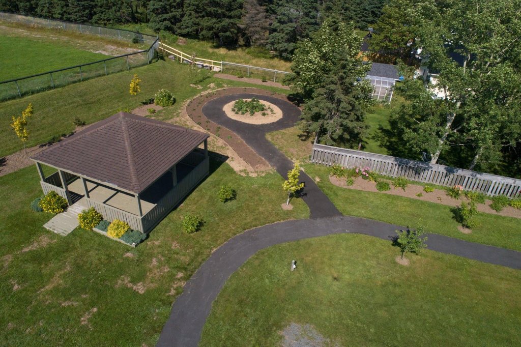 Town_BayRoberts's tweet photo. The Community Gardens are looking BEAUTIFUL! It's the perfect place to go for an evening (or any time of day) stroll and rediscover nature. The Bay Roberts Community Gardens are located on Playground Road, just off Cross Roads.
#BayRoberts #BayRobertsInBloom @cibcef https://t.co/tA7vS6PIG8