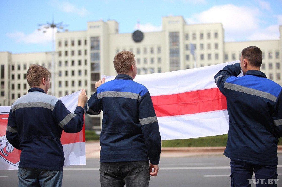 I did see many things in Belarus. But I never saw Minsk metro employees protesting with national white-red-white flags!