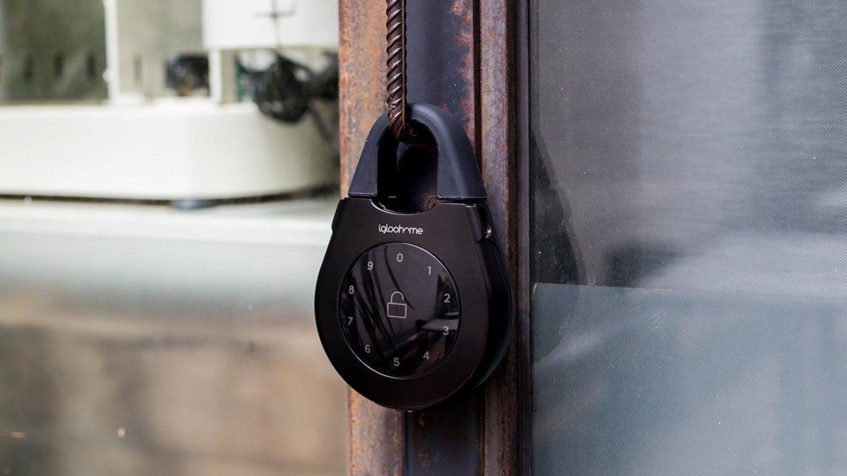 Smart Keybox 3 Intelligent Lockbox by <a href="/igloohomeco/">igloohome 🏠</a> thegadgetflow.com/portfolio/inte… An upgrade on the previous model, this smart lockbox comes with enough room for house keys. #smarthome #IoT