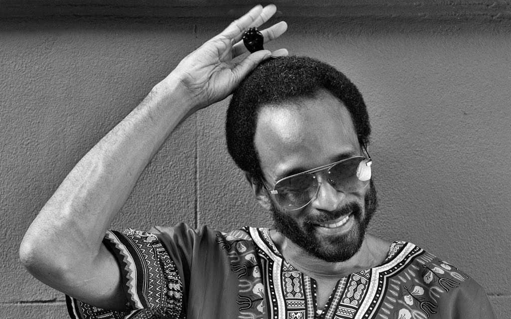 bomani_jones's tweet photo. the other day, i grabbed the pick, some shades and a dashiki and took some pics. 📷: @mumba_jones https://t.co/64xPil7Pv8