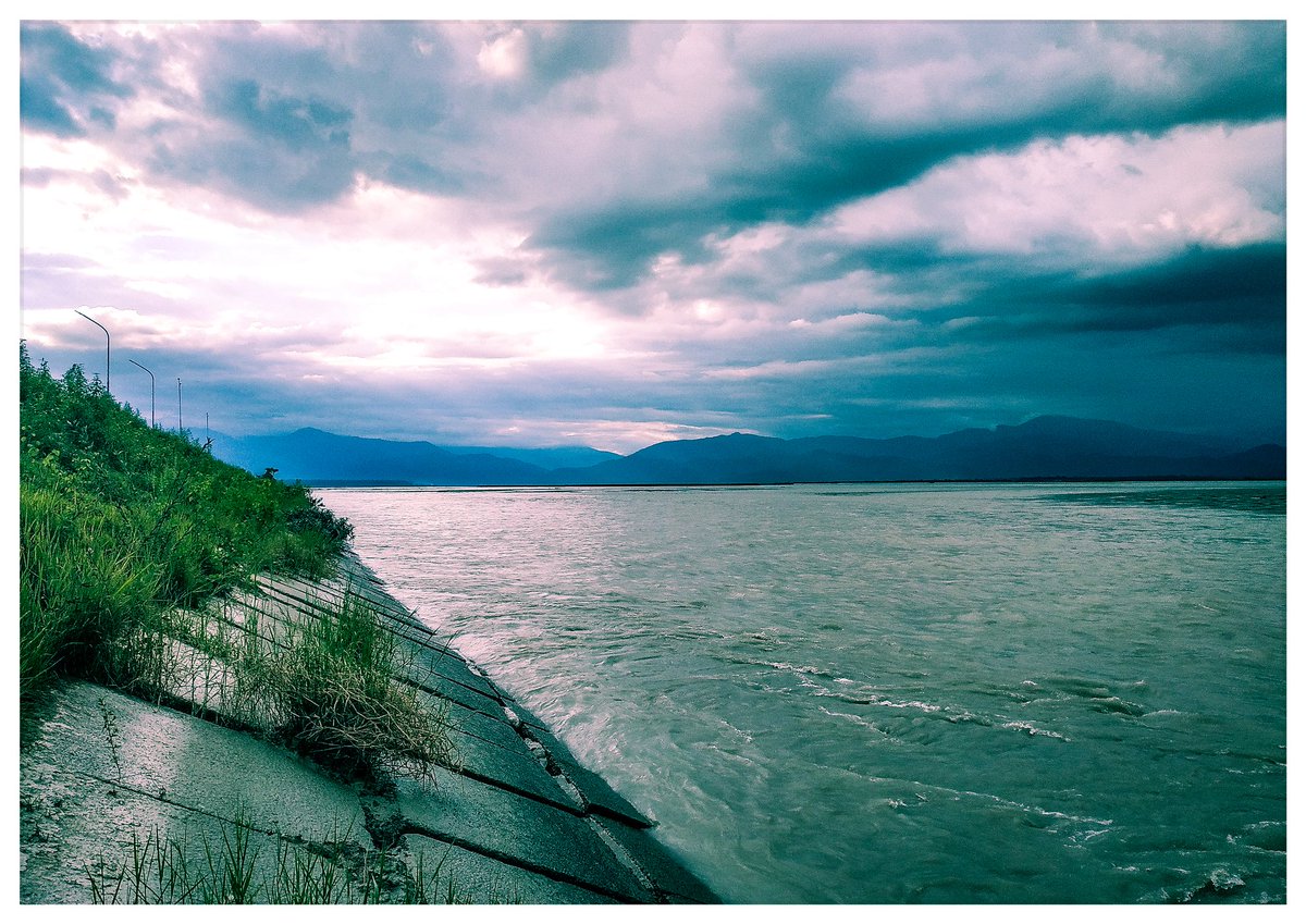 KrystWorld's tweet photo. The Teesta river!
.
.
.
.
#DAM #teestariver #NaturePhotography #nature #rivers #cloudphotography #skyphotography #sky #mountains #colours #green #white #blue #Throwback #fridaypost #serene #goodvibes #pleasant #moods #love https://t.co/rWeYrbn4kT