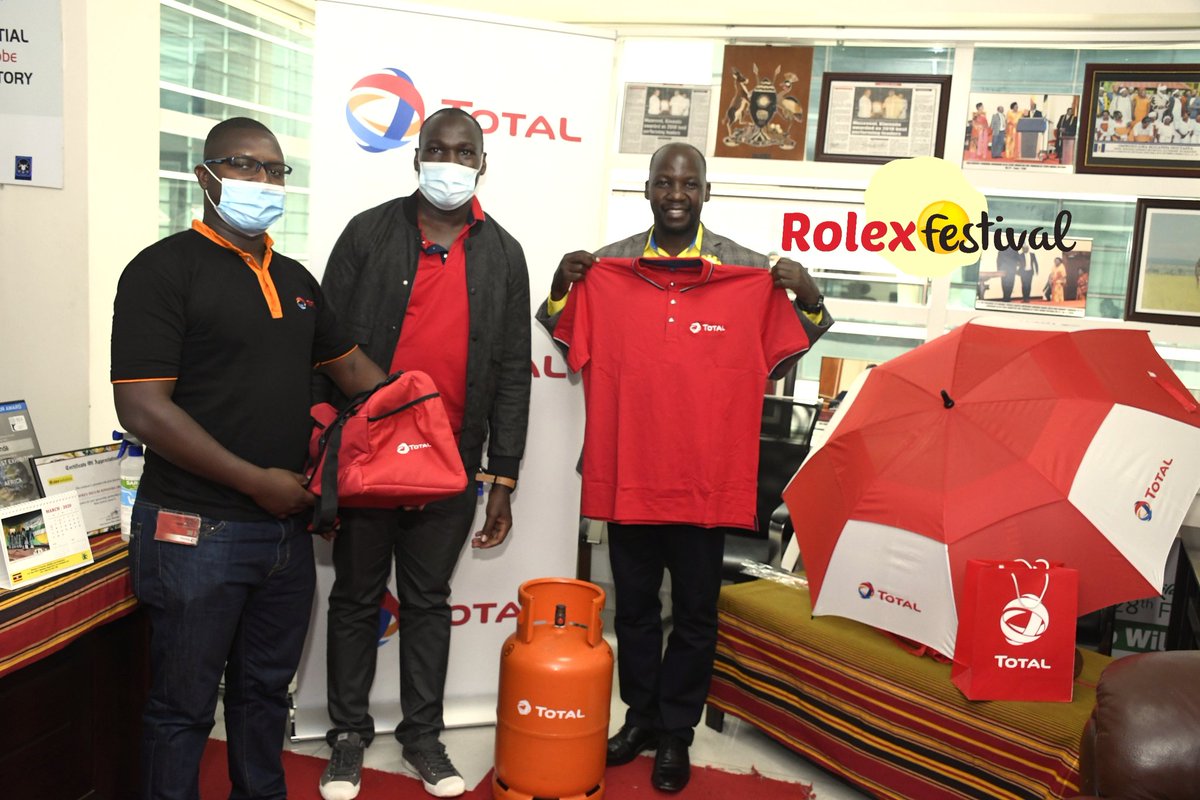 RolexInitiative's tweet photo. Hon Minister Kiwanda Godfrey who equally serves as our Patron ,was blessed today by Total since he beat wife Veronice in the maiden episode of the Rolex Festival Home Edition that happens every Sat & Sun on this page .
#RolexFestivalHomeEdition #RolexAtHome #TakingRolexHome https://t.co/adk6ByvmOf