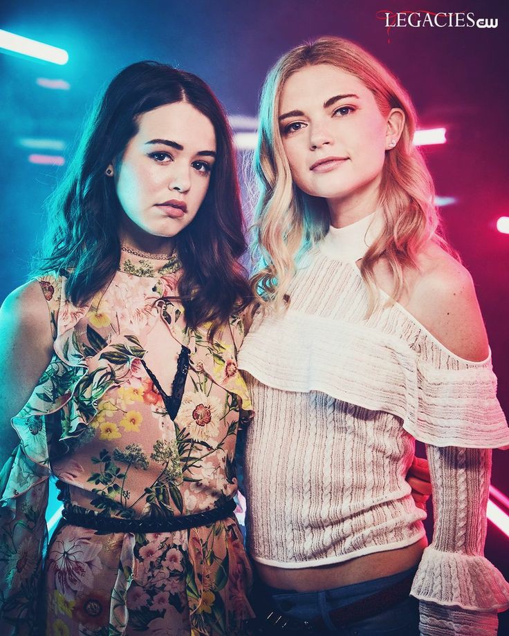 #specialFF to my lovely sister @Brokensiphoner I will always have her back .  Love you sister