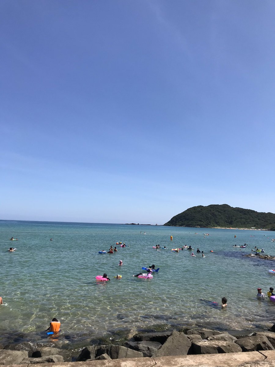 最高の海日和🌈✨だけど私がみちゃうのは女性のスタイルばかり😵若くて細いけどお尻がたれちゃってたり、私と同年代の方でも、すっごく引き締まってる女性、あとは姿勢がすごく良い方😃自分とどうしても比較しちゃうけど、来年にはこうなってたい！ていう前向きな気持ちになりました🙆‍♀️🌈✨