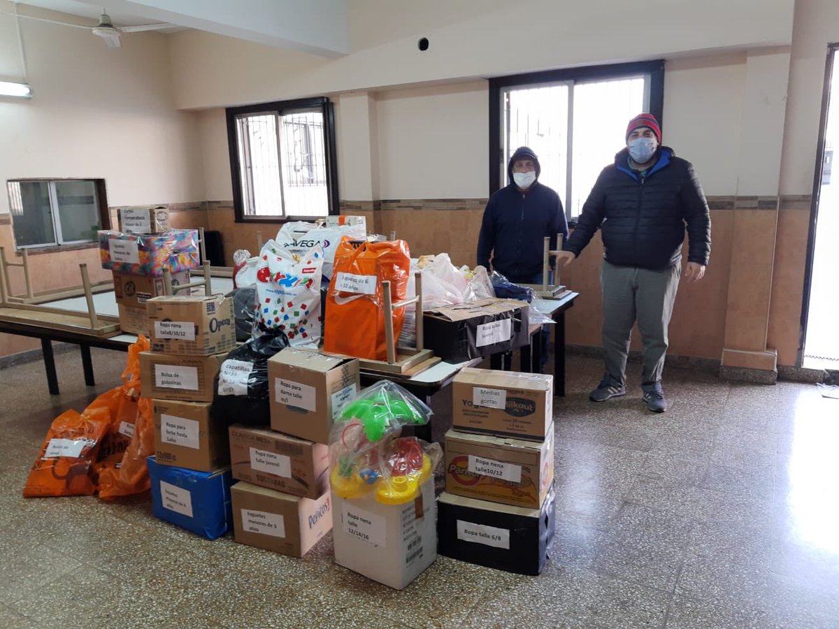 FtePAzulgrana's tweet photo. En el día la fecha en nombre de @FtePAzulgrana y la comunidad San Lorencista hicimos entrega de alimentos y juguetes varios, para colaborar con el festejo del dia del niño de aquellas familias más necesitadas del barrio. Gracias Fede Tirelli y equipo por el compromiso constante. https://t.co/d5D68l3yQA