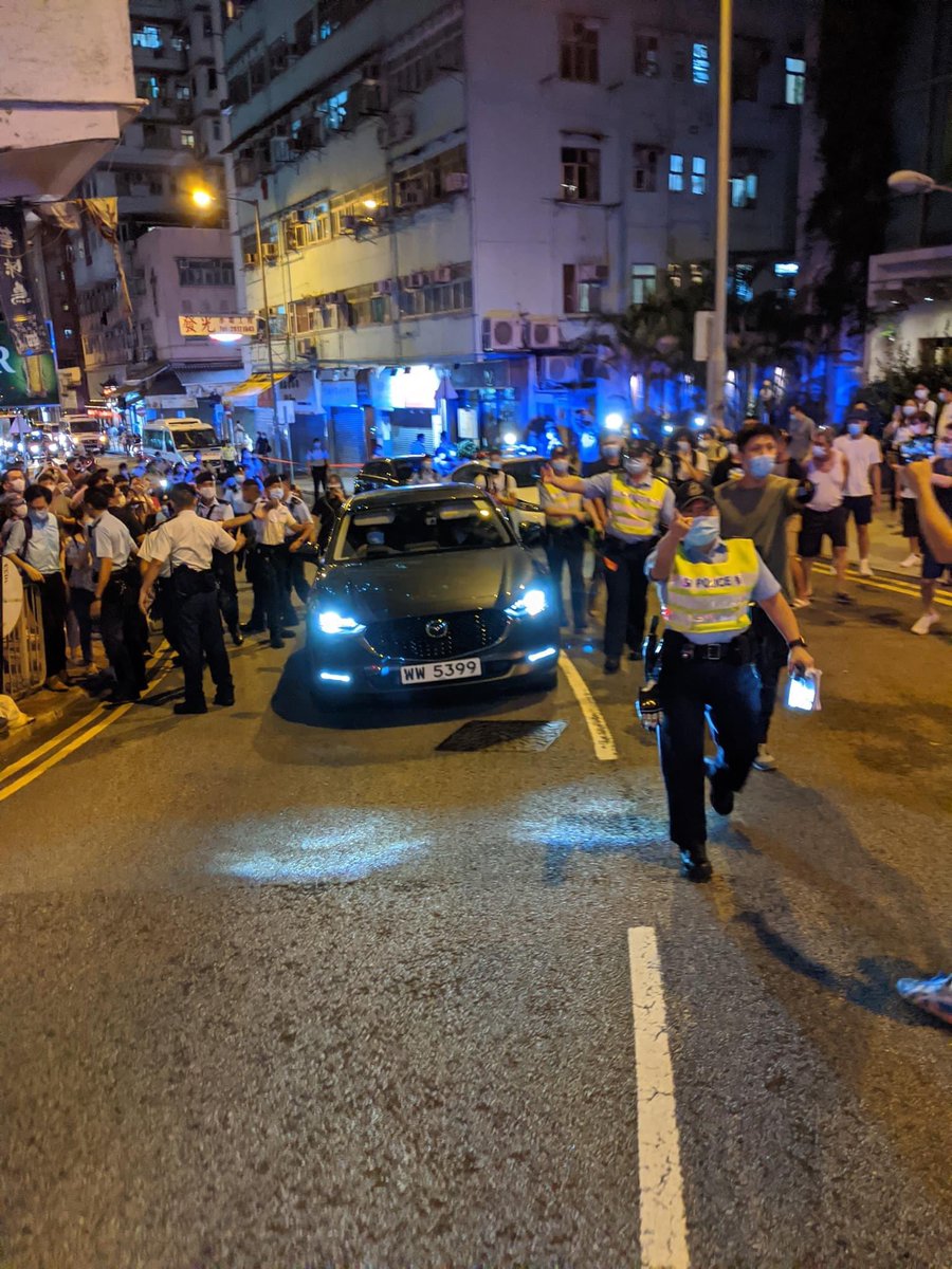 miming50244217's tweet photo. 全城通緝此人👇此車👇他們是現在最危險嘅人物與車，跟蹤，撞人，唔知什麼身份，警員到場唔查車，唔查人，唔吹波，還協助護送離開，今日嘅香港市民生活在恐怖下，但係我哋不會怕你們兇狠，必須要將真相告知廣大市民，請廣傳！ https://t.co/Nob0YONOOJ