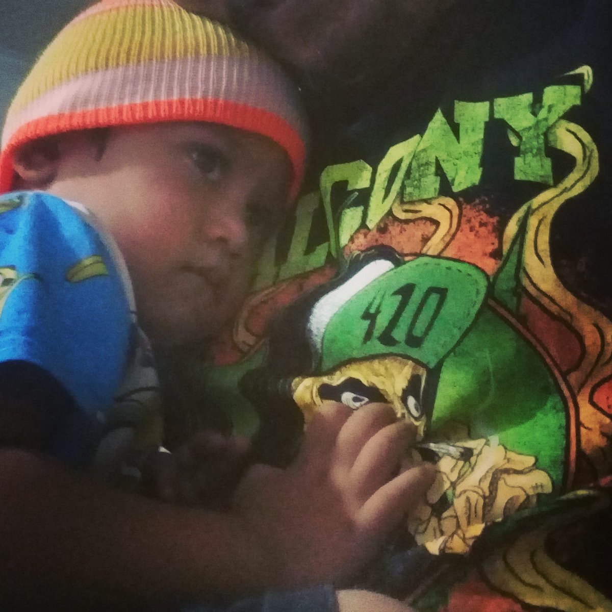 Dada yang lebih Dali dari Rosada
kita berbagi serpihan dunia yang berdusta diantara antrian hidup yang sibuk mencari motif. #Memoar98 #BALCONY