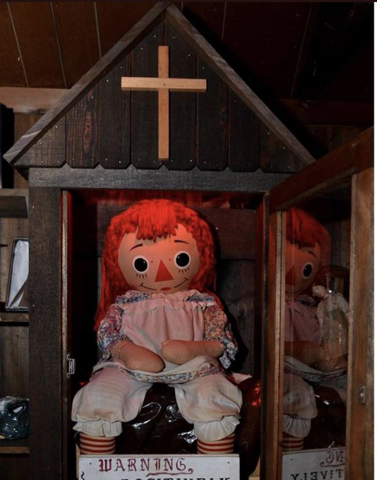 sspingvlrt252's tweet photo. Ya que anabelle se escapo, si difunden este twit con un rt les doy una bendicion para que no les aparezca, tengo contactos con amigos que tienen pactos con jesucristo y el diablo. RT Y ESTAS SEGURO. https://t.co/D2dAME0XK7