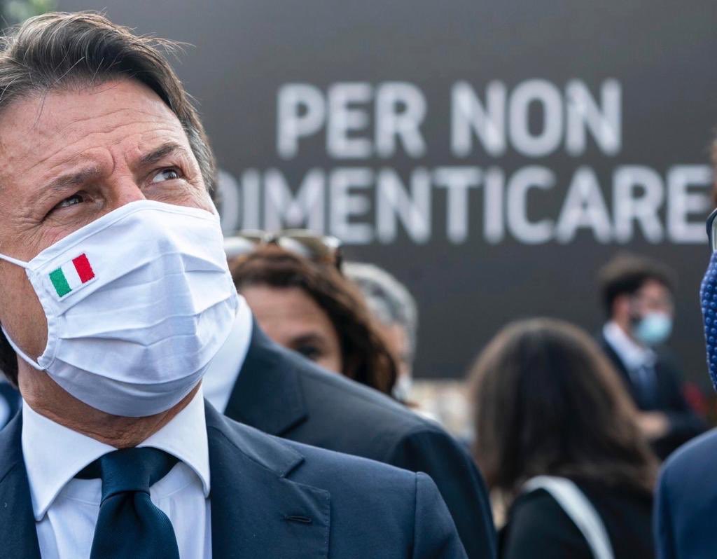 GiuseppeConteIT's tweet photo. Il vostro dolore, la vostra ferita è il nostro dolore, la nostra ferita. 
Non potremo mai dimenticare. 

#Genova #PonteMorandi #14agosto https://t.co/3zRwM88jKv