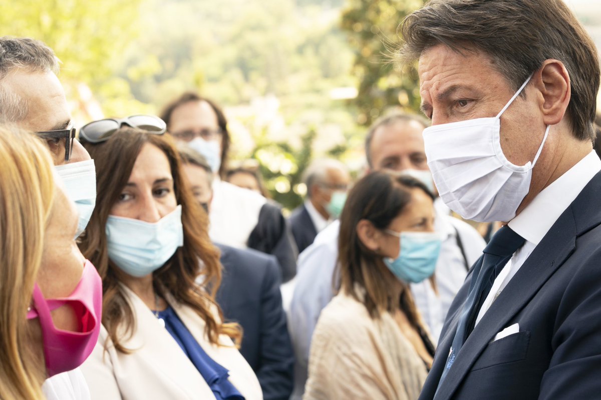 GiuseppeConteIT's tweet photo. Il vostro dolore, la vostra ferita è il nostro dolore, la nostra ferita. 
Non potremo mai dimenticare. 

#Genova #PonteMorandi #14agosto https://t.co/3zRwM88jKv