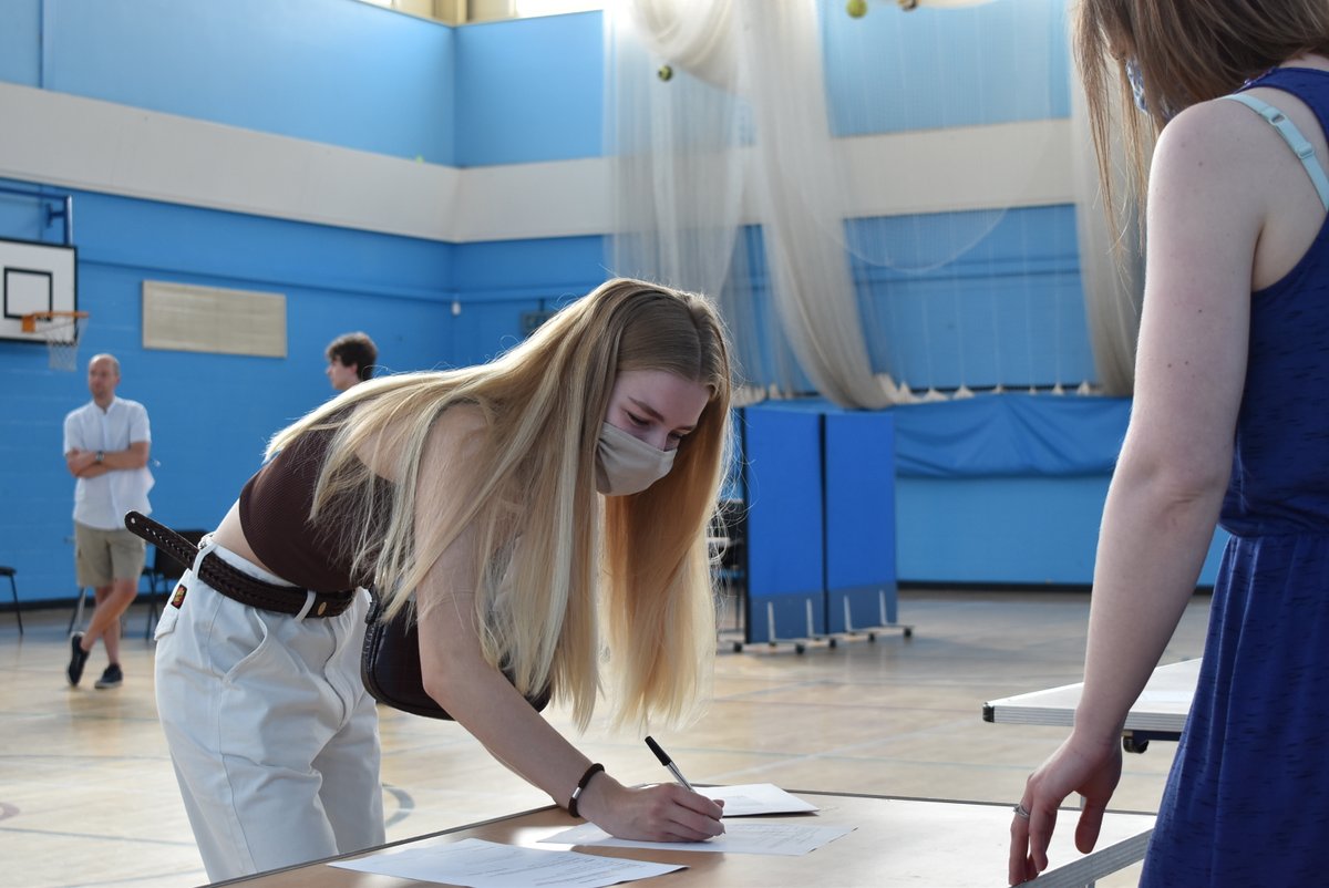 At the start of the academic year, our Year 13 students had no way of knowing that they would be receiving their exam results without having sat their actual exams! It certainly made for a strange Results Day... read more: wensumtrust.org.uk/hellesdonhigh-… #AlevelResults #alevels2020