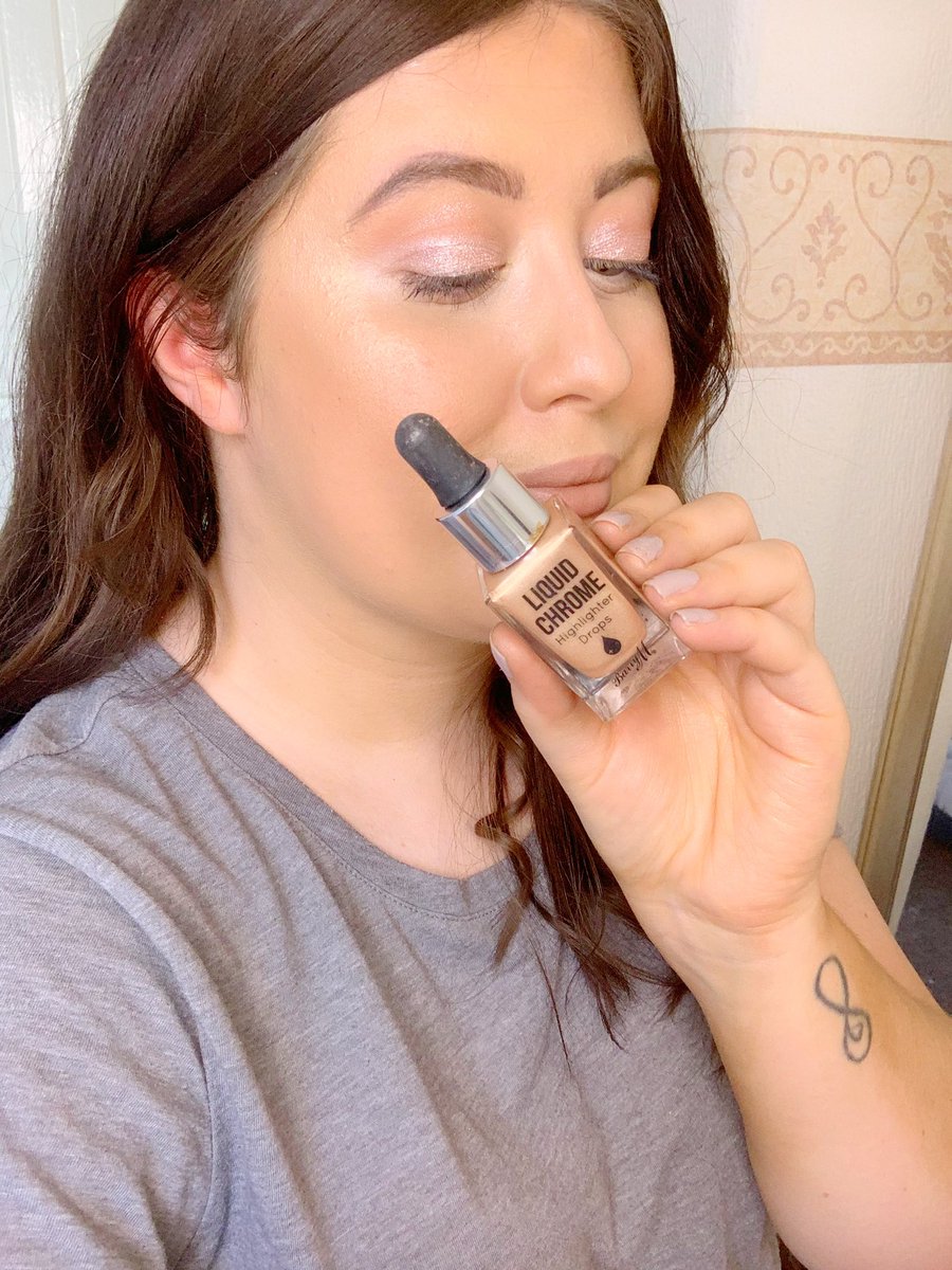 itsmelissajayn's tweet image. These Highlighter drops from @BarryMCosmetics are an absolute game changer.💗 #Highlight #highlighter #barrym