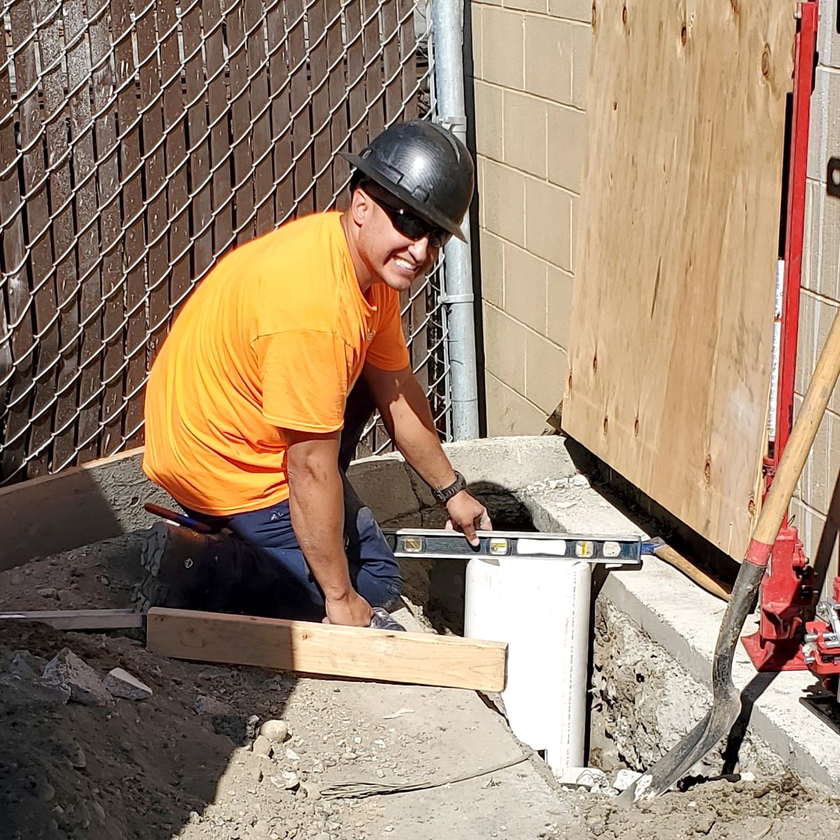 LegacyTowers's tweet photo. At Legacy, we pay attention to every detail. Down to making sure the ground inspection well is perfectly plumb. Nice job, Adrian! We're bringing more bandwidth to Puget Sound! #LegacyTowers #PerfectIsGoodEnough #KeepingYouConnected https://t.co/t2gCYwS0zr