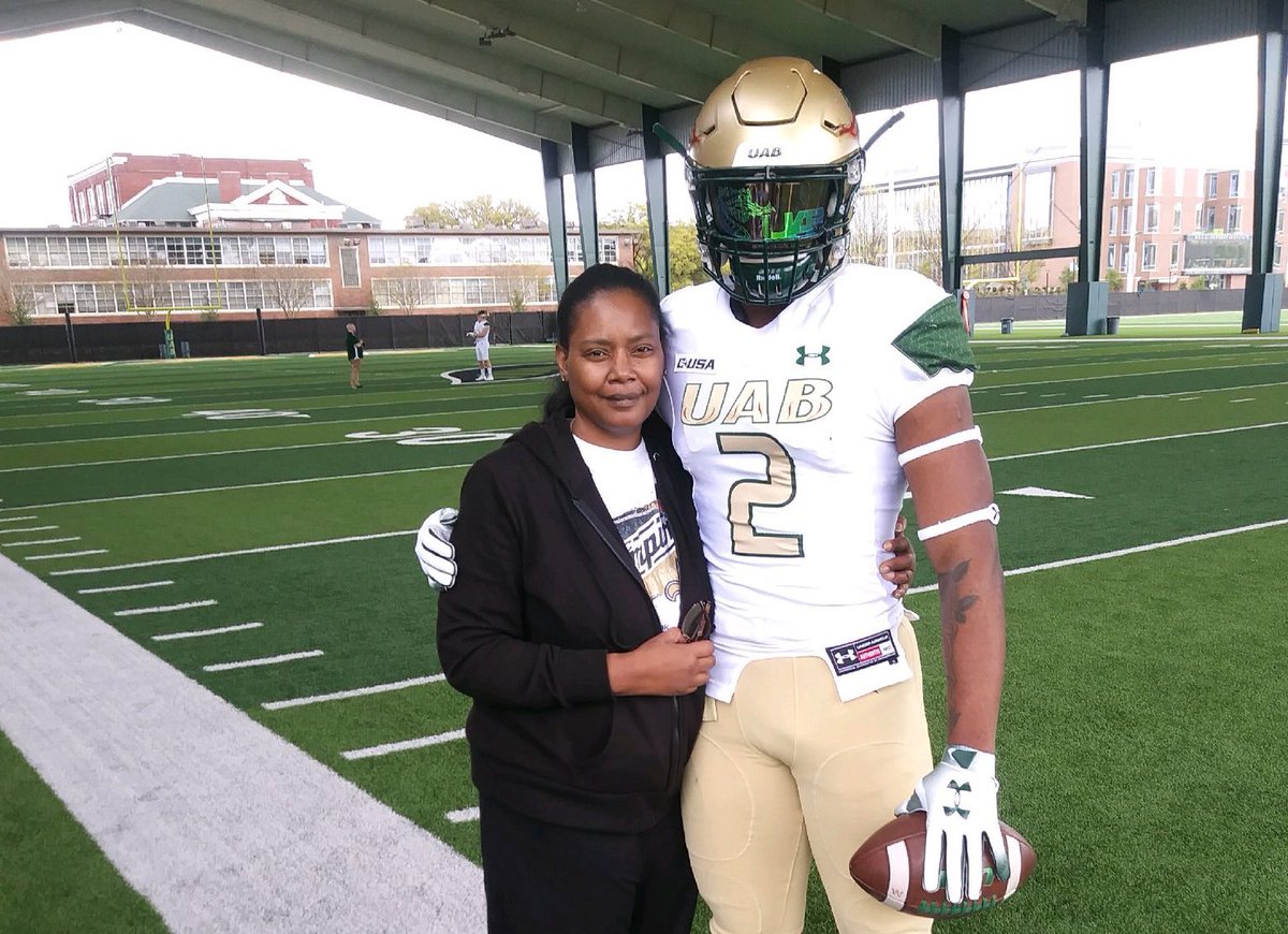 SimoneEli_TV's tweet photo. Prayers up for former Gadsden City and current UAB football player Allen Merrick. Great young man on and off the field — and a joy to be around when @BartSessions was at GCHS. Praying for his family and the Gadsden community. 🙏🏽😔 https://t.co/1K5OTqvQ0u