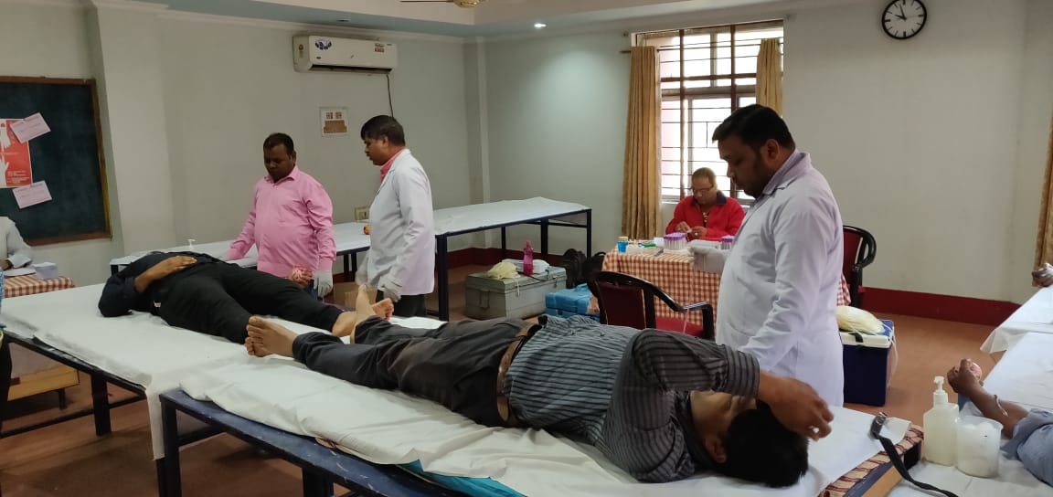 AmishaPriya2's tweet photo. Rakt Daan karke dekho #aachalgtahai #MySaviour #Achelog #humaradesh
@bloodconnectorg @gaurgopald @varungandhi80 @sfurtis @ayushmannk @ItsPrachiDesai https://t.co/j5DgVcyzHH