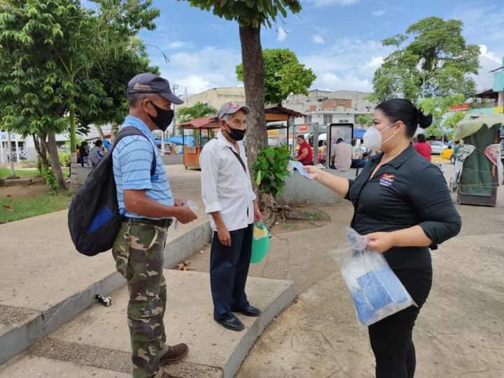 CROC_Nacional's tweet photo. #Tabasco | Continuamos haciendo conciencia sobre el uso de cubrebocas y la sana distancia como parte de la campaña nacional “Por la Salud de Todas y de Todos” en diferentes puntos de la Ciudad de Villahermosa. https://t.co/tZaEiarYvb