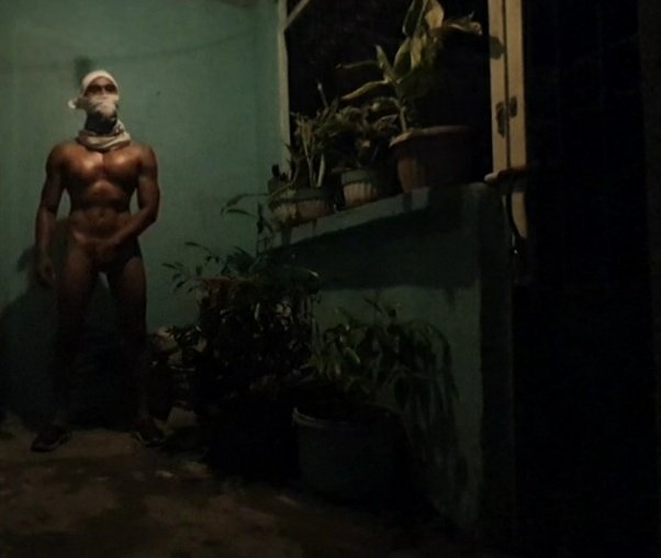 alphahunk69's tweet photo. Shot session with constru tapos kwentong kalibugan. Nacurious siya sa m2m at exhib trip ko, tinry nya. Pumayag paiyot sa pwet at bibig dahil idol daw niya ako. Dinugo. 🤔 https://t.co/lY9Nw50Yyj