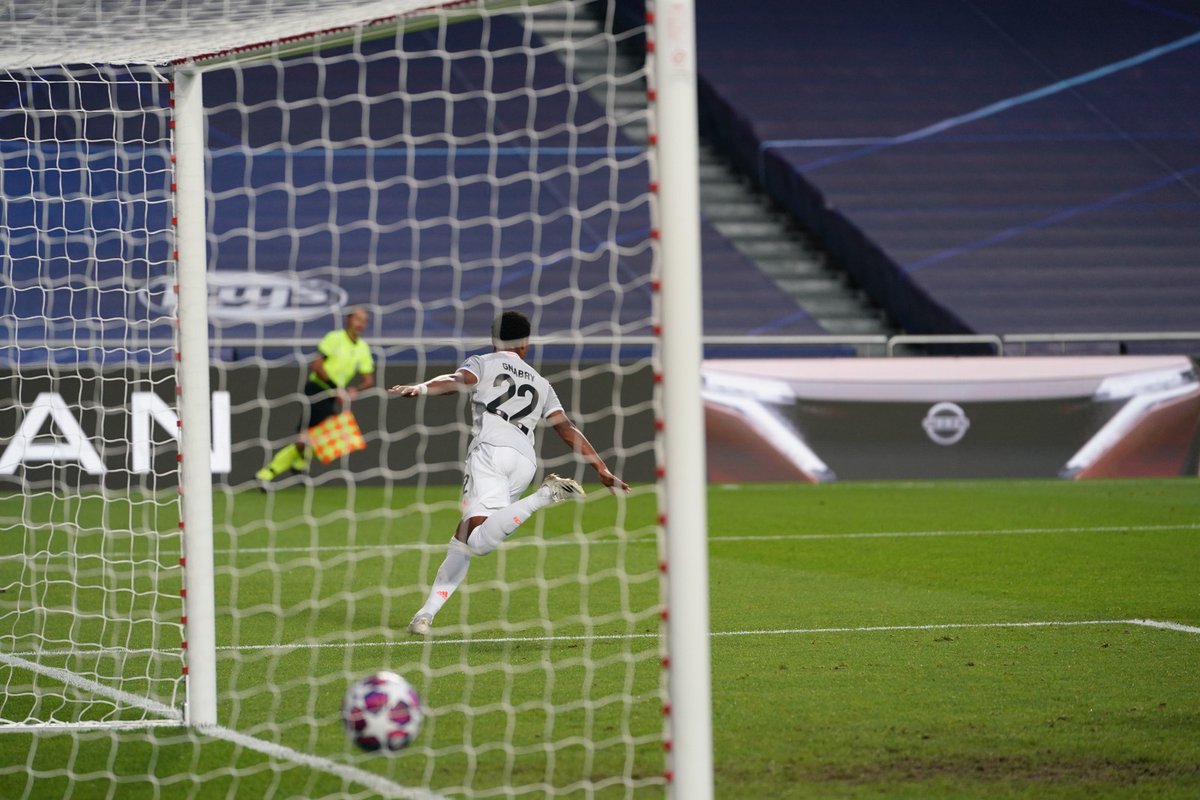 FCBayernEN's tweet photo. Enjoying yourselves, Bayern fans?

#MissionLis6on #UCL #FCBFCB 1-4 https://t.co/m7G9AynubI