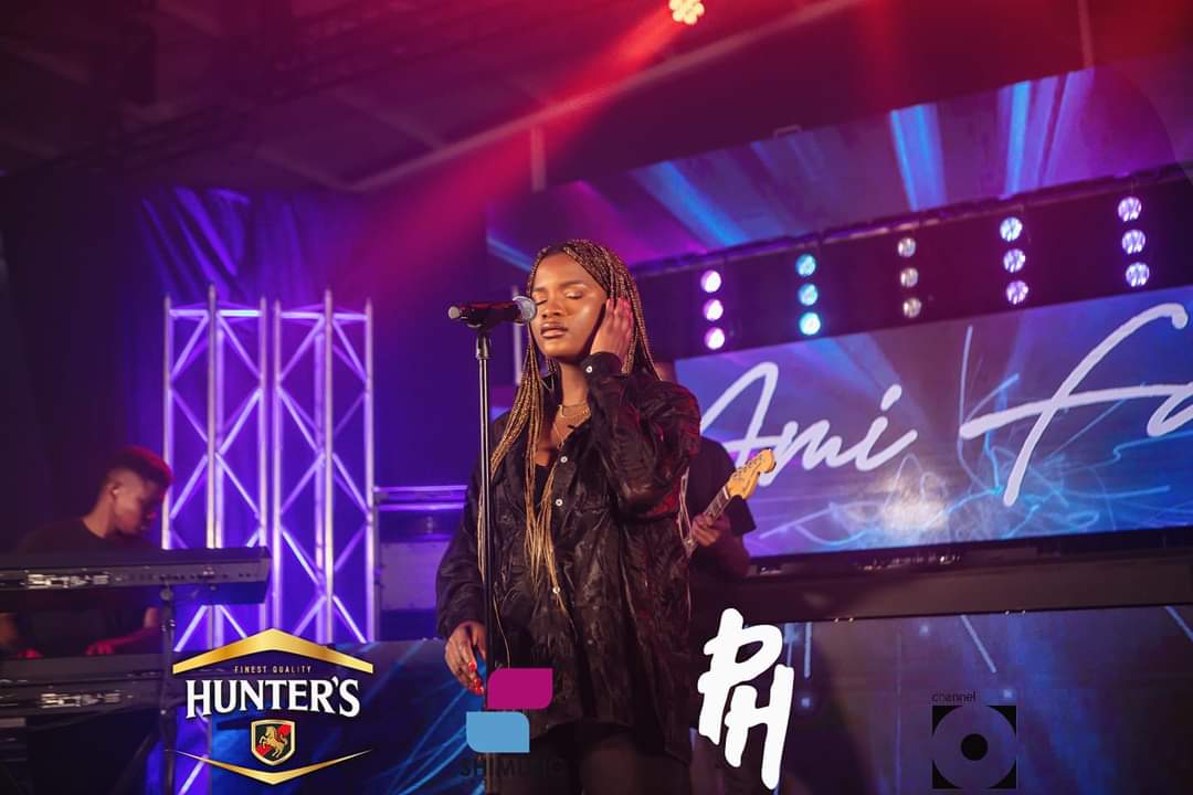 MansNotCorrupt1's tweet image. Retweet if you think she deserves to be "Female Artist of the Year" and more 😭🙌🏾👏🏾👏🏾 @Ami_Faku
#LockdownHouseParty