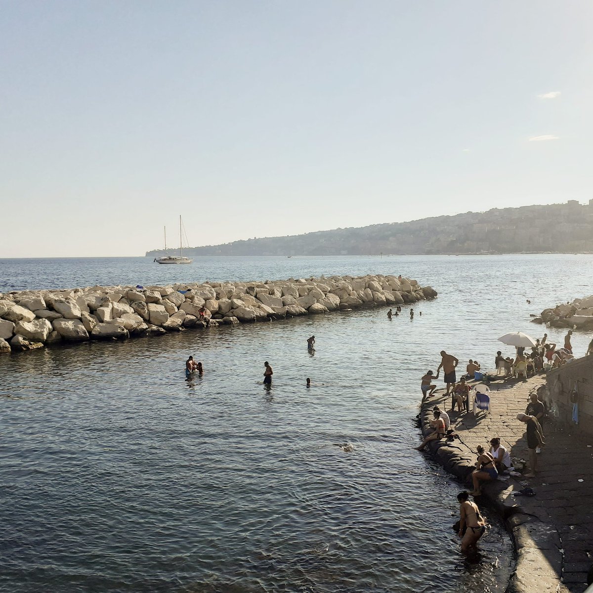FabioPariante's tweet photo. #Napoli 🧘‍♂️🌞💙
#goodvibes https://t.co/nPZiFCDedJ