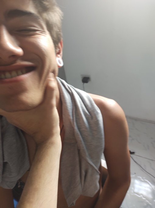 Watch MatteoZacX's leaked NSFW photo on TwXstars