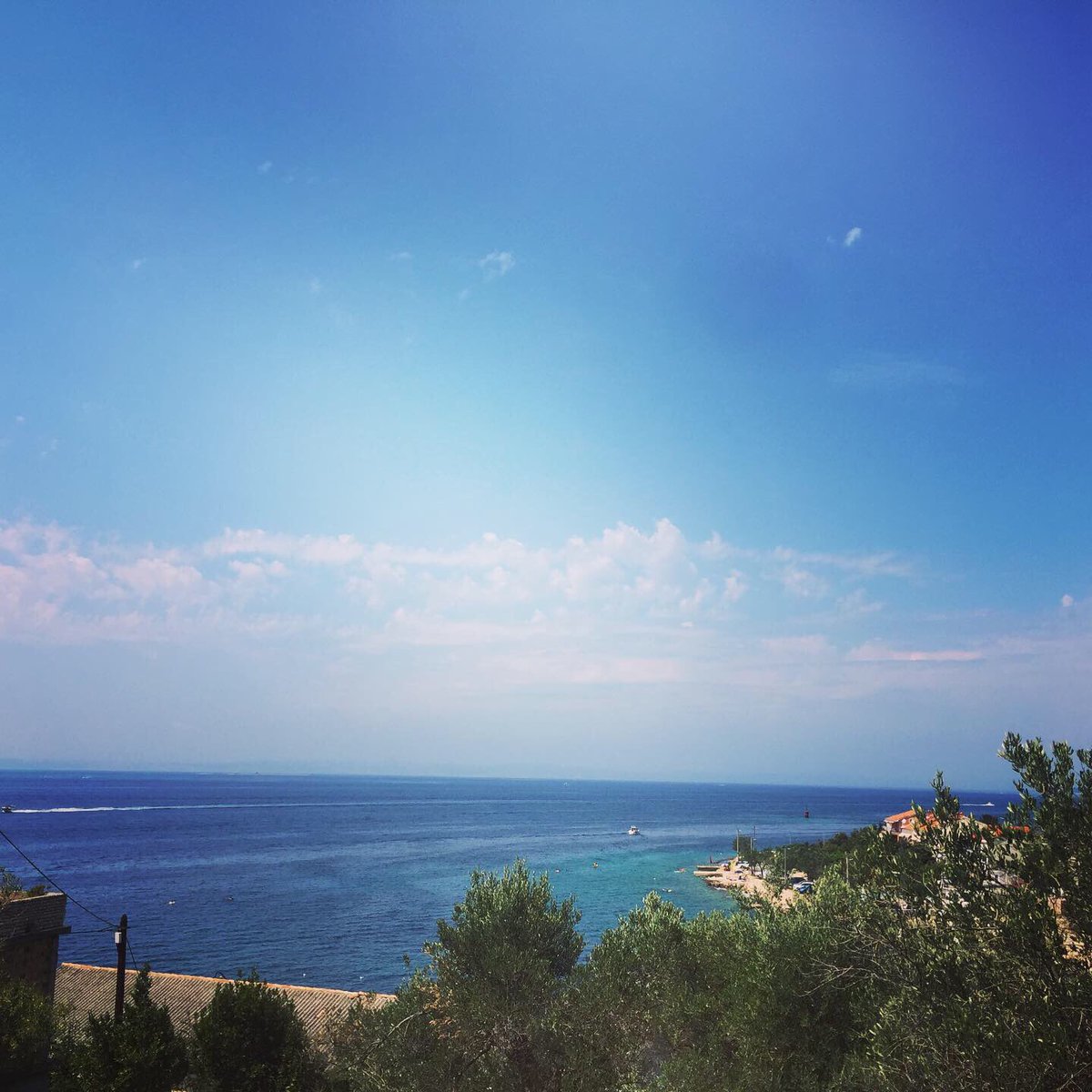 MSiewniak's tweet photo. Dream. Life is a boat 🚤 

#BoatTrip #Rab #Pag #Kampor #Excursion #Croatia #CrystalClearSea #Diving #HavingFun #Swimming #FamilyTime #ExploringCroatia #Sunshine #FreshBreeze #AugustInCroatia #HolidayTime 

@AncientHistria @OtokRab @UKinCroatia https://t.co/kBkHnxPGY4