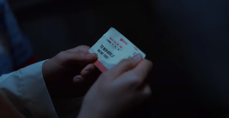 the next scenes portrayed the lyrics so well. as lee know sang "even though i held you tight with two hands" the mv showed different kinds of dreams we might have been holding too tightly as well. a certain level? some enticing material? an ideal person? an opportunity?