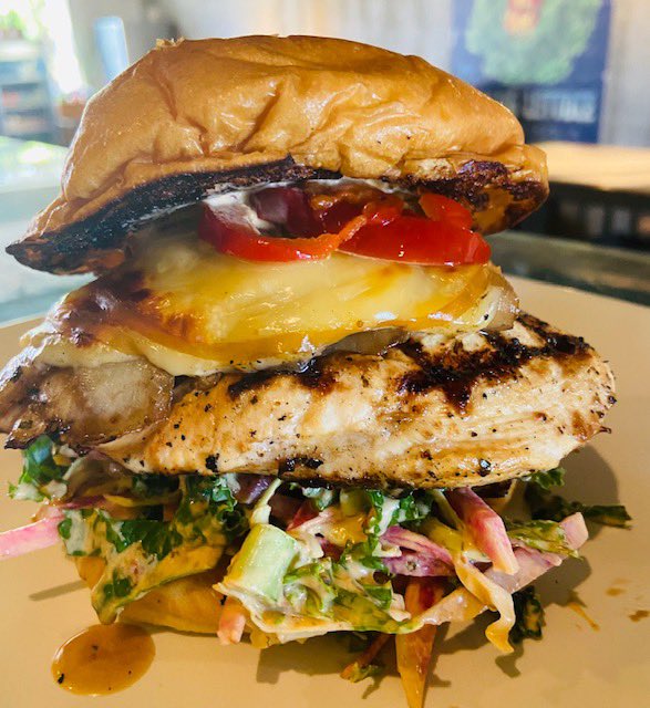 Venice weekend BBQ has exclusive dishes. Like a mouthwatering Grilled Chicken Burger: smoked gouda, caramelized onions, pickled jalapeños, chipotle slaw, watermelon radish, vegan nacho sauce, brioche bun. Also a portobello mushroom burger for vegetarians. 😋 F 4p-8p &amp; S-S 12p-8p