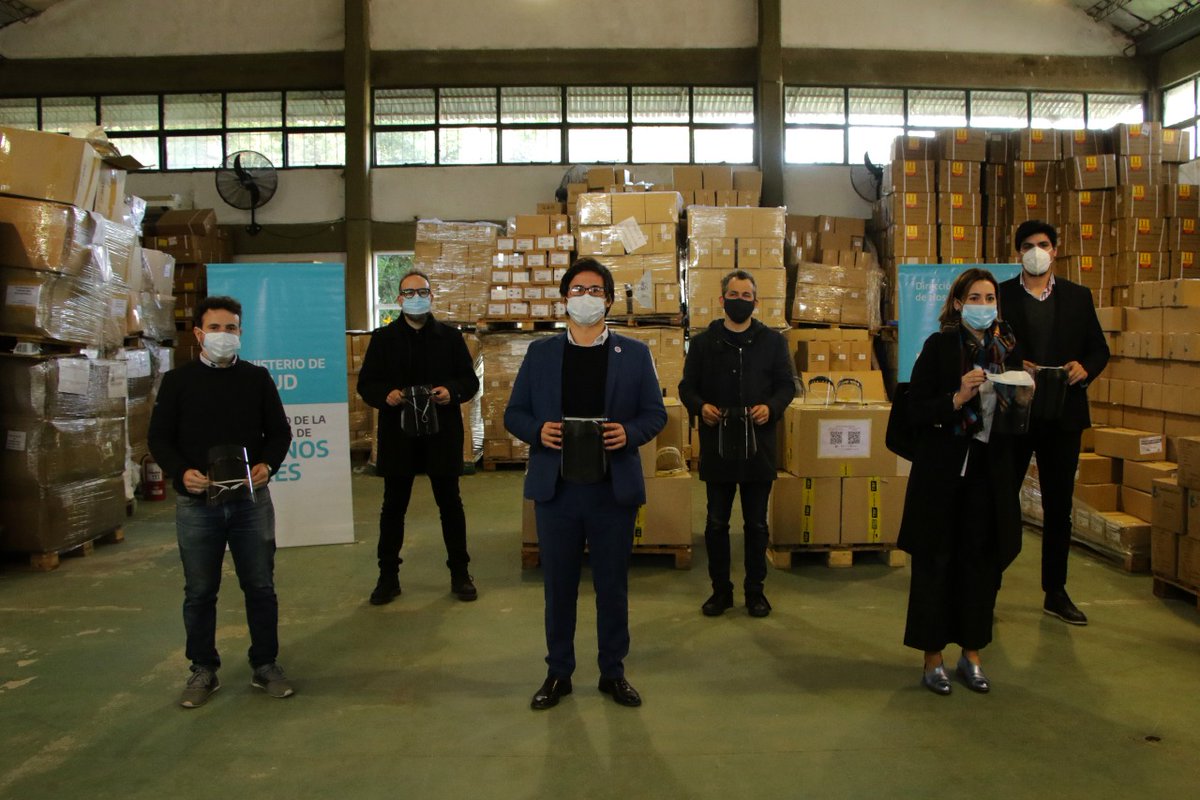 Hoy se hizo entrega de 1500 protectores faciales realizados por la Red de Makers y Diseñadores de la Provincia de Buenos Aires. Se donaron al Ministerio de Salud de la PBA para ser distribuidos entre trabajadores de la salud.