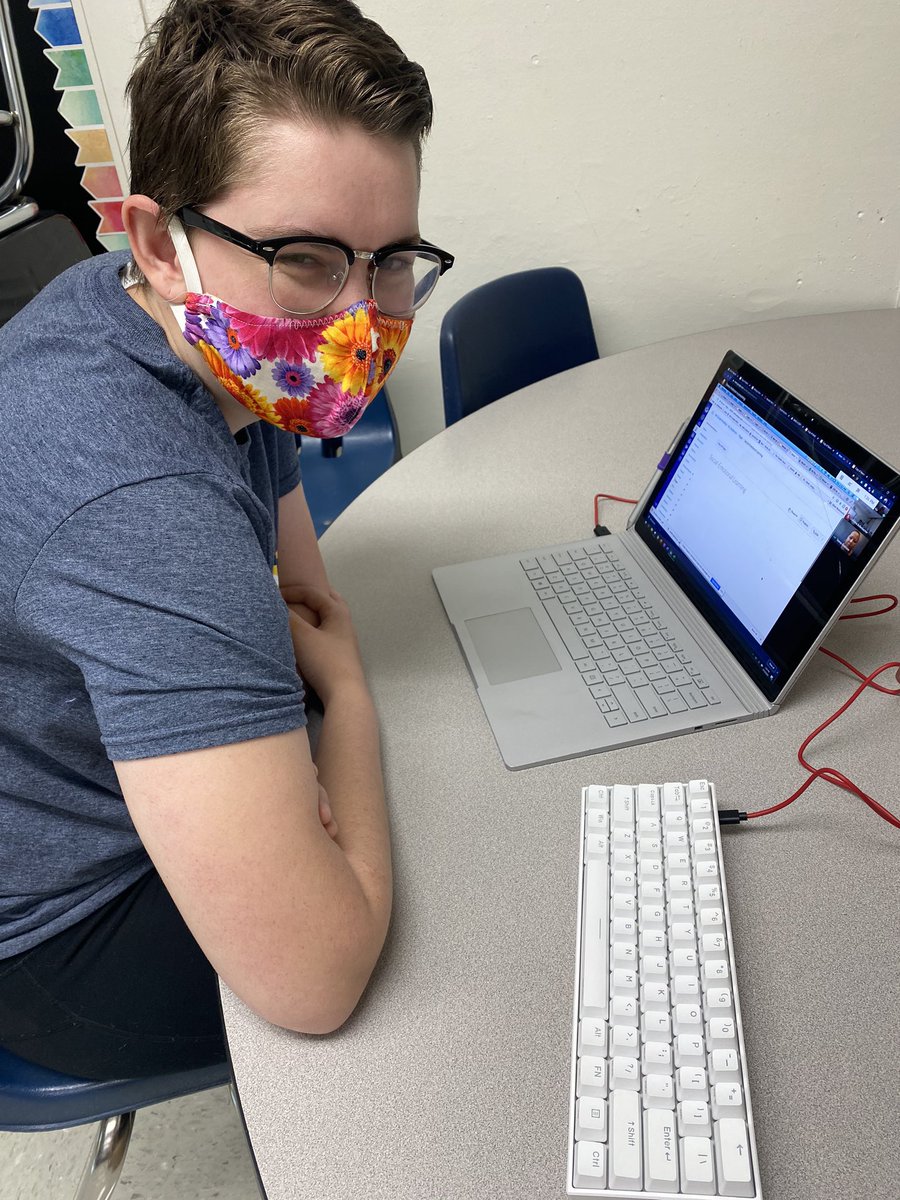 cbollenbacher1's tweet photo. @western161 is ready for the ‘20-‘21 school year! Let’s do this! Be a wolf 🐺💙💛💙💛👏🏼 💻 #d161learns https://t.co/Th23lZ3YwS